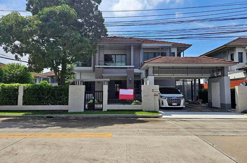 House with Shared Pool for rent in Chaengwattana (near Nichada Thani)
